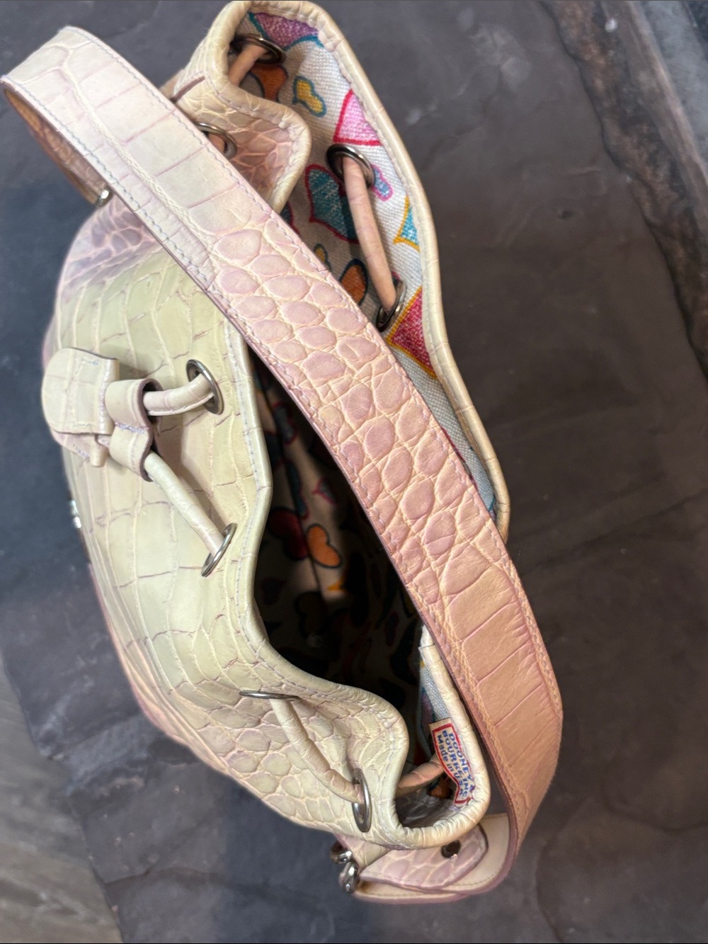 Dooney & Bourke Cream and Lilac Ombré Croc-Embossed Bucket Bag USA Vintage - Picture 8 of 13